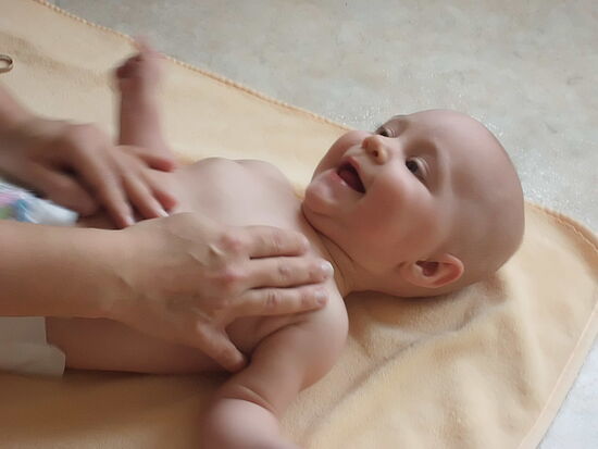 Anleitung zur Harmonischen Babymassage