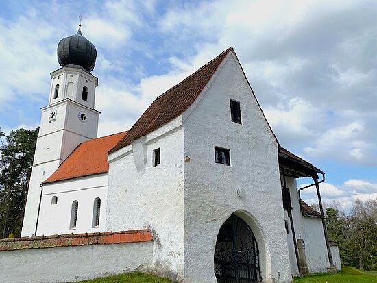 Kirche und Wirtshaus: Filialkirche St. Martinus Höherskirchen und Gasthaus Apfelböck Simbach