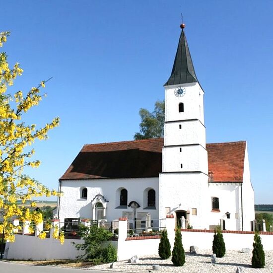 Kirche und Wirtshaus:
Filialkirche St. Martin Prunn und Postsaal Eichendorf
