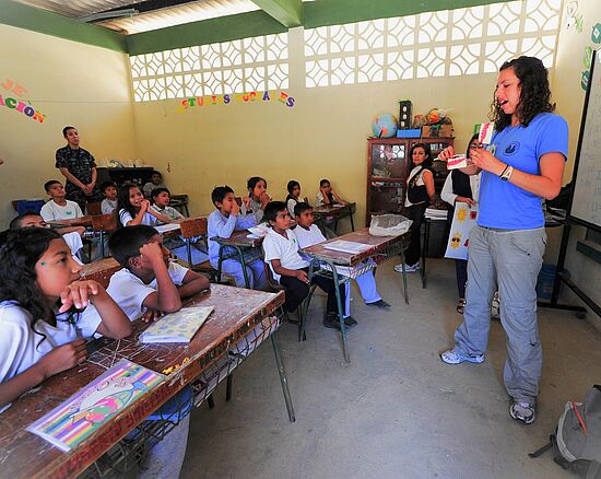 Entwicklungshilfe als 
Hilfe zur Selbständigkeit: 
Die Indiohilfe Ecuador