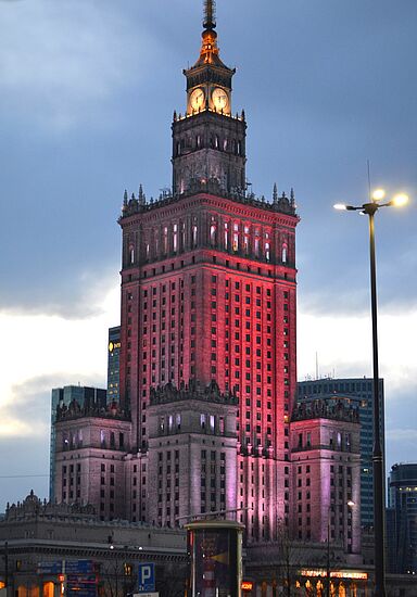 Im Herzen Europas.
Die Beziehungen zwischen Deutschland und seinen Nachbarländern: 
Polen, Tschechien und Österreich