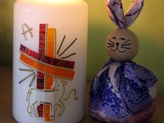 Anleitung zum Osterkerzen verzieren
