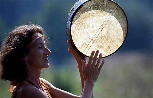 Afrikanisch Trommeln im Sommer